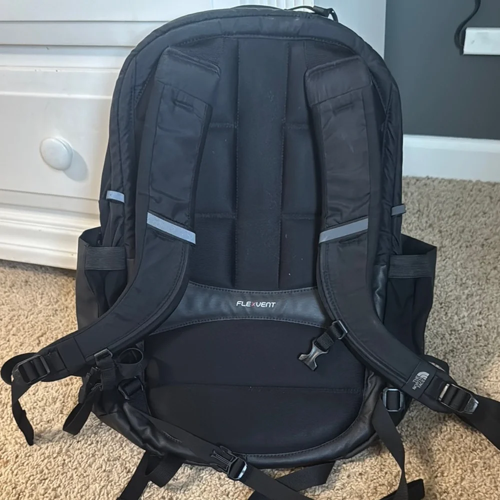 The North Face Men's Black Backpack - Durable Everyday Carry